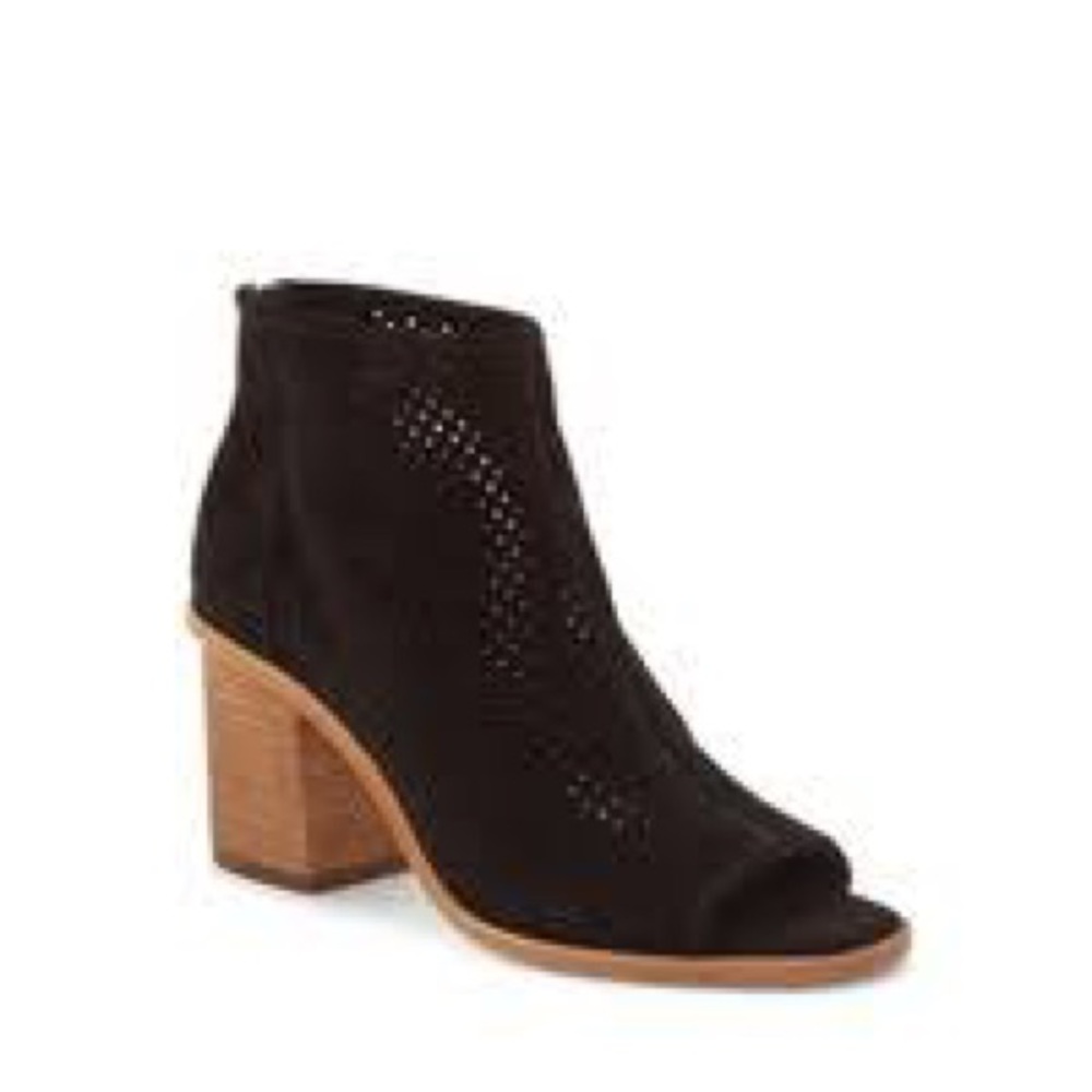 SOLD- NIB Vince Camuto Kareste Verona Black Peep Toe Bootie
